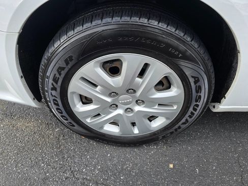 Used 2018 Dodge Grand Caravan SE w/ UConnect Hands-Free Group image 10