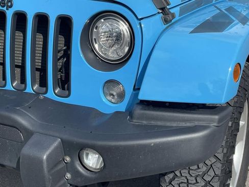 Used 2017 Jeep Wrangler Unlimited Sahara AWD/4WD image 9