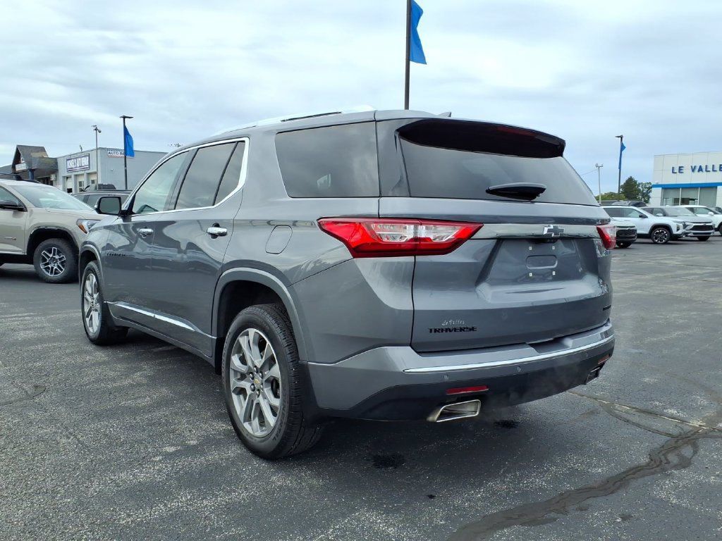Used 2020 Chevrolet Traverse Premier w/ LPO, Blackout Package FWD image 23