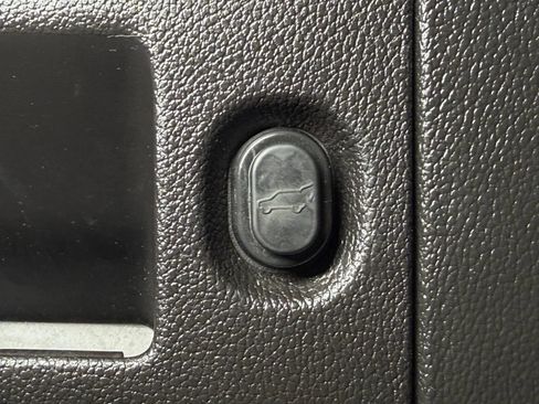 Used 2016 Chevrolet Suburban LT AWD/4WD image 16