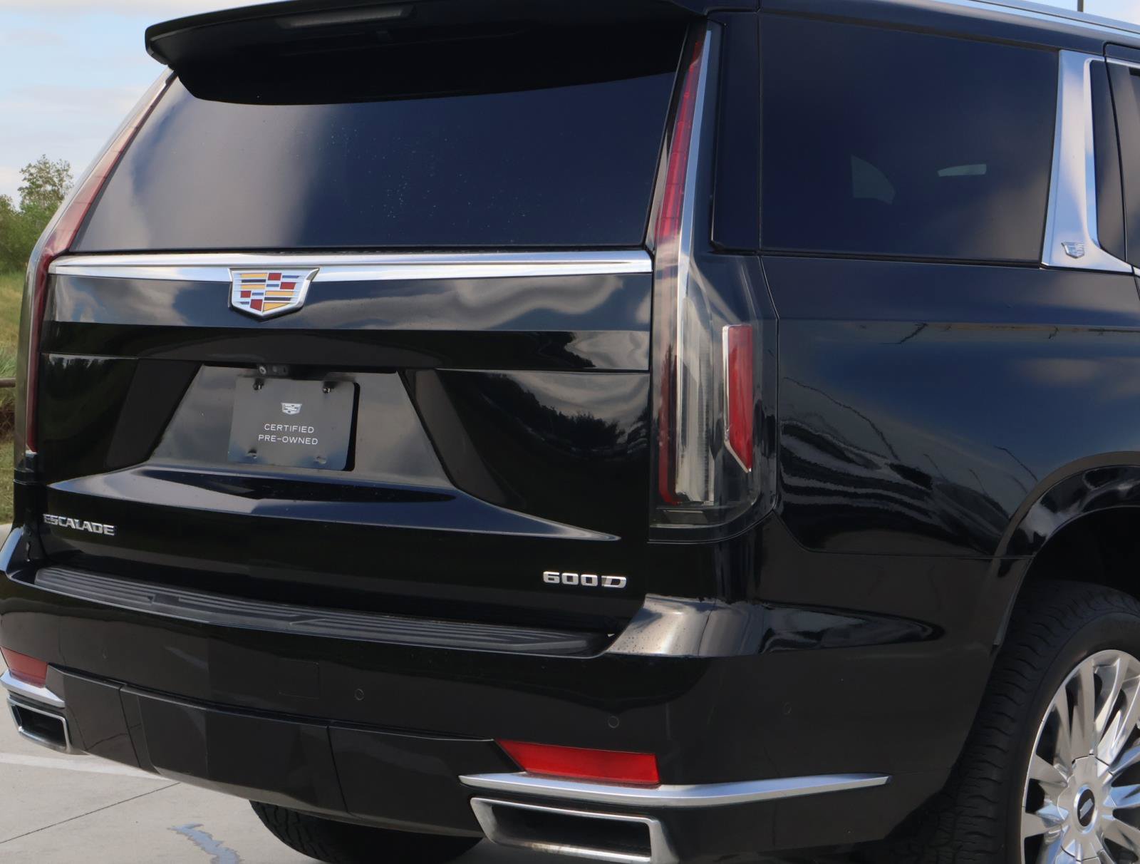 Used 2022 Cadillac Escalade Premium Luxury AWD/4WD image 11