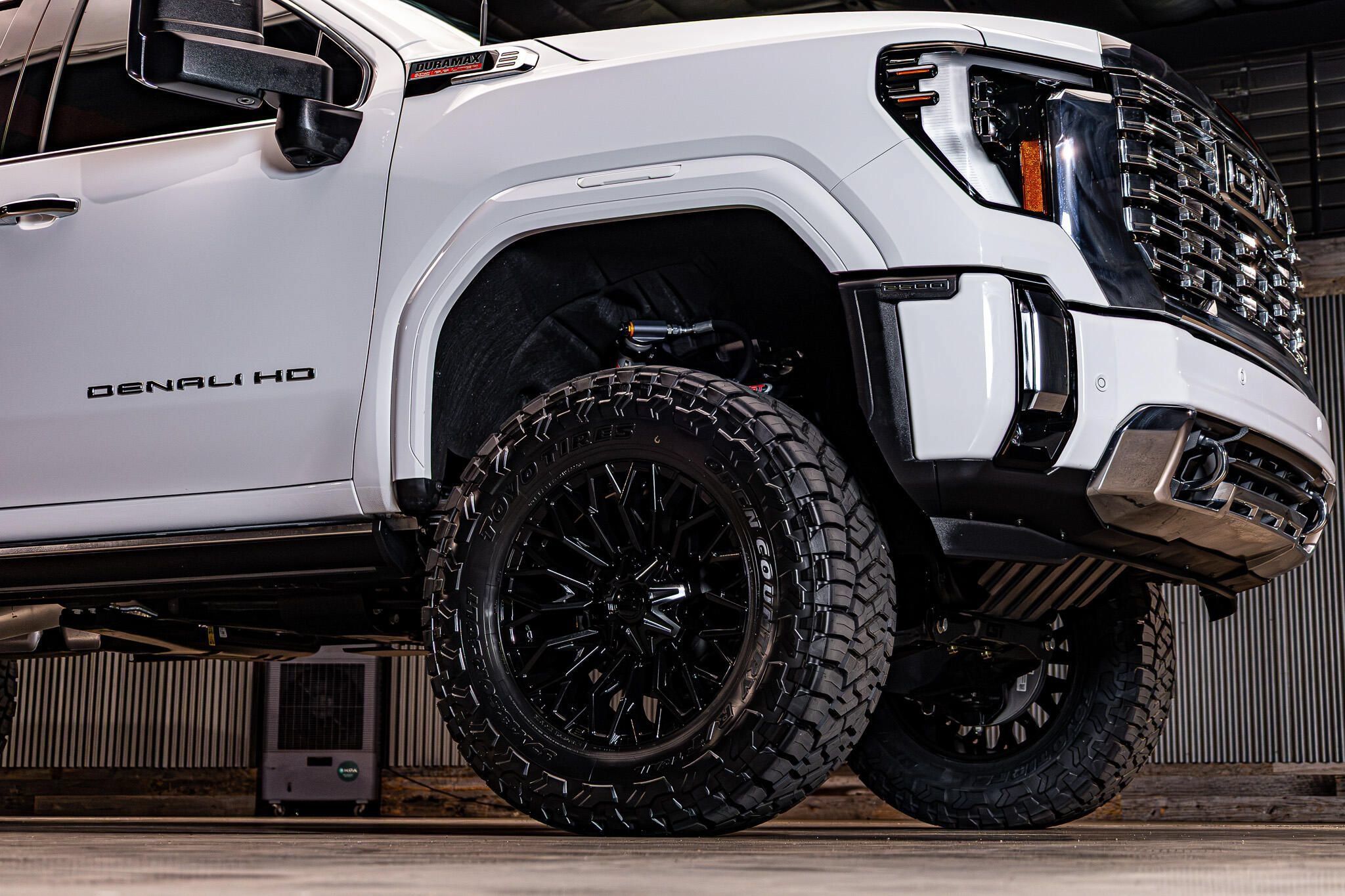 Used 2025 GMC Sierra 2500 Denali w/ Denali Reserve Package AWD/4WD image 12
