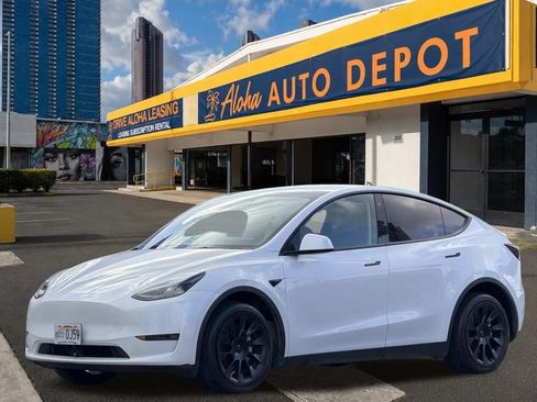 Used 2023 Tesla Model Y Long Range AWD/4WD image 1
