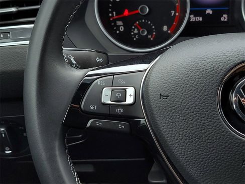 Certified 2021 Volkswagen Tiguan SE R-Line image 23