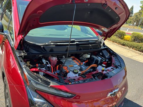Used 2022 Chevrolet Bolt LT w/ Infotainment Package FWD image 17