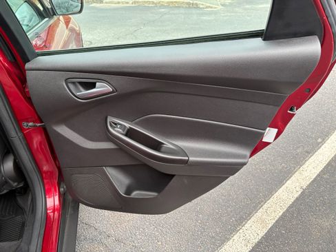 Used 2014 Ford Focus SE w/ Equipment Group 201A FWD image 19