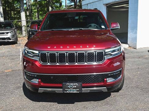 Used 2022 Jeep Wagoneer Series III image 2