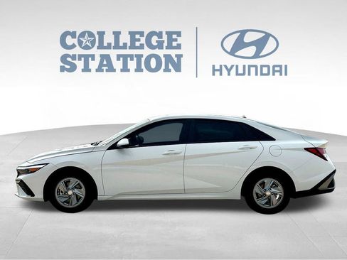 Used 2026 Hyundai Elantra SE FWD image 7