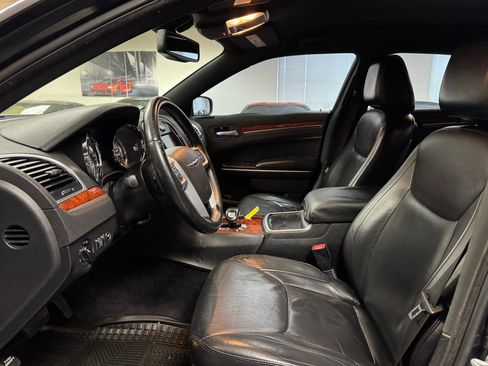 Used 2014 Chrysler 300 RWD image 33