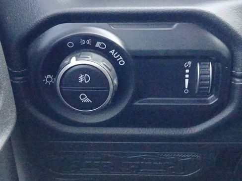 Used 2024 Jeep Gladiator Rubicon w/ Convenience Group AWD/4WD image 12