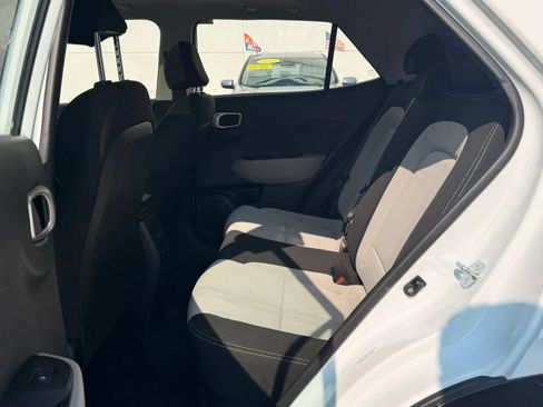 Used 2025 Hyundai Venue SEL FWD image 13