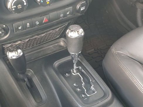 Used 2016 Jeep Wrangler Unlimited Sahara w/ Connectivity Group AWD/4WD image 17