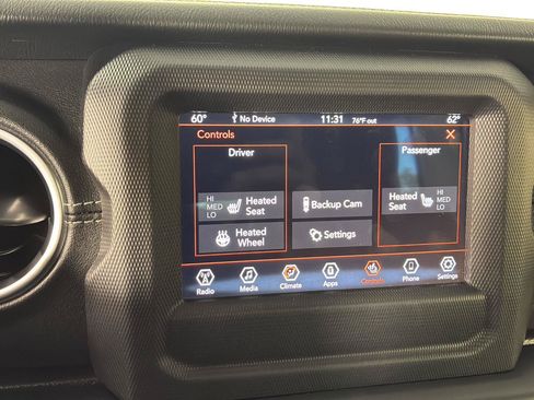 Used 2019 Jeep Wrangler Unlimited Sahara w/ Cold Weather Group AWD/4WD image 31