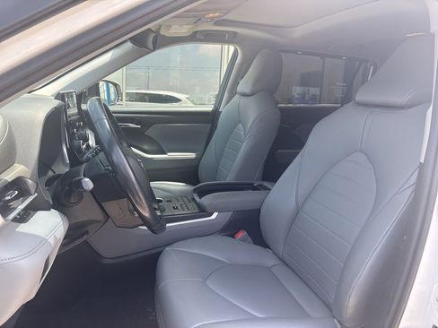 Used 2021 Toyota Highlander XLE w/ Protection Package #3 (TMS) AWD/4WD image 15
