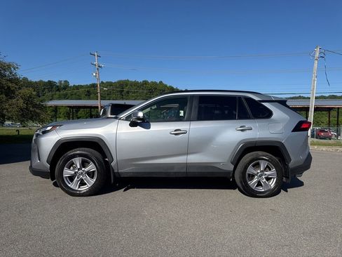 Used 2025 Toyota RAV4 XLE AWD/4WD image 3