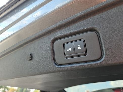 New 2025 Nissan Pathfinder Platinum image 9