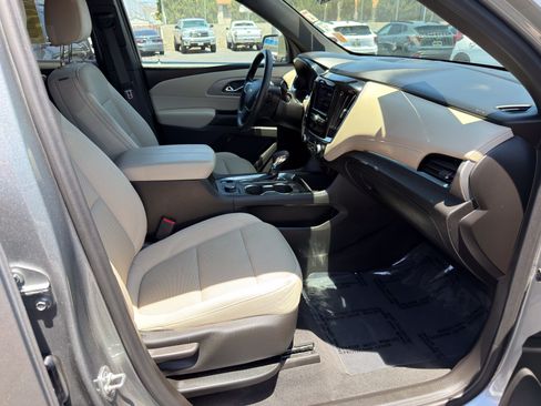 Used 2023 Chevrolet Traverse LS FWD image 10