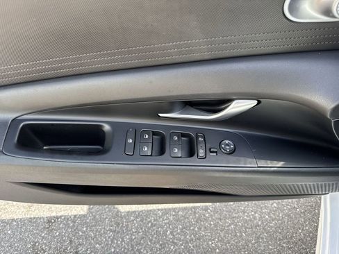 Used 2021 Hyundai Elantra SEL image 38