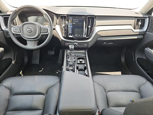 Used 2019 Volvo XC60 T6 Momentum w/ Multimedia Package AWD/4WD image 9