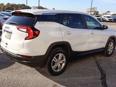 Used 2024 GMC Terrain SLE image 4