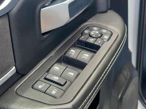 Used 2025 RAM 2500 Big Horn AWD/4WD image 15