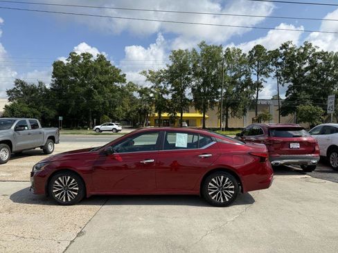 Used 2024 Nissan Altima 2.5 SV FWD image 7