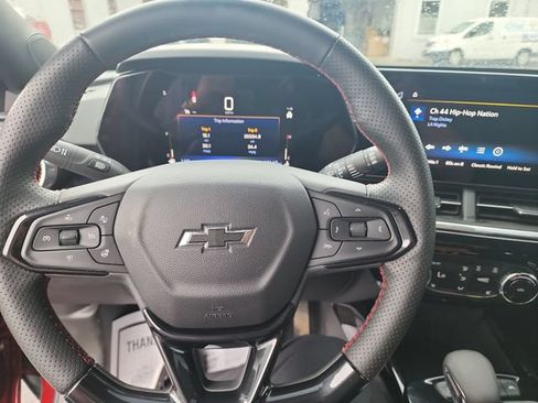 Used 2025 Chevrolet Trax RS w/ Driver Confidence Package FWD image 23
