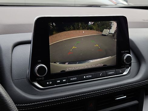 Certified 2023 Nissan Rogue SV image 17