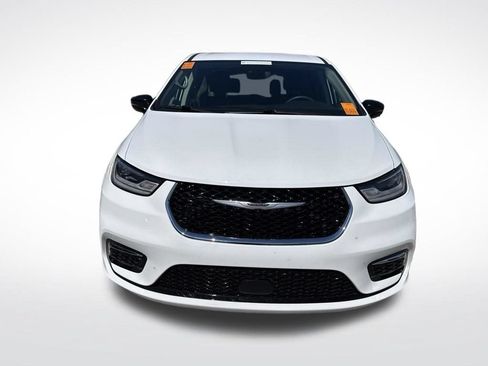Used 2024 Chrysler Pacifica Touring-L FWD image 18