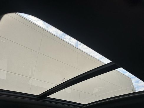 Used 2022 GMC Yukon Denali w/ Advanced Technology Package image 10