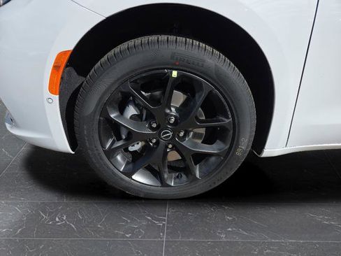 New 2026 Chrysler Pacifica Limited w/ S Appearance Package image 42
