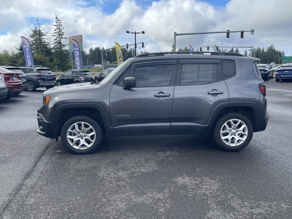 Used 2018 Jeep Renegade Latitude AWD/4WD image 3