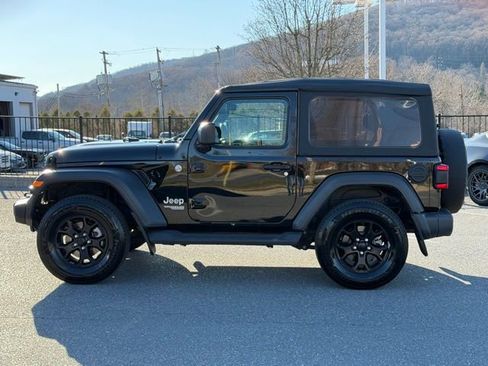 Used 2018 Jeep Wrangler Sport image 12