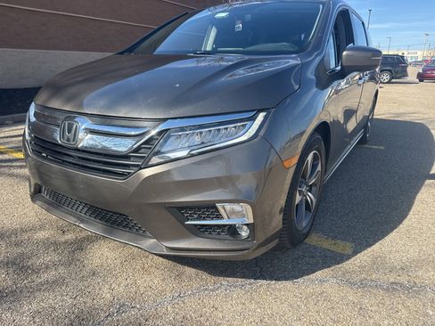 Used 2018 Honda Odyssey Touring image 2