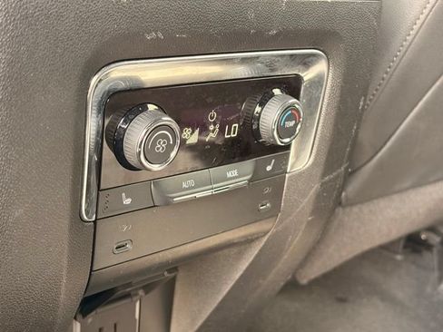 Used 2025 Chevrolet Tahoe Premier AWD/4WD image 23
