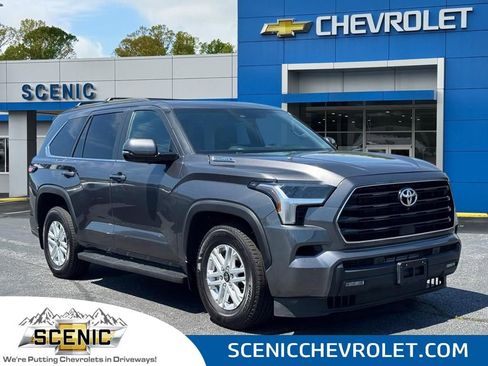 Used 2025 Toyota Sequoia SR5 w/ SR5 Premium Package AWD/4WD image 1