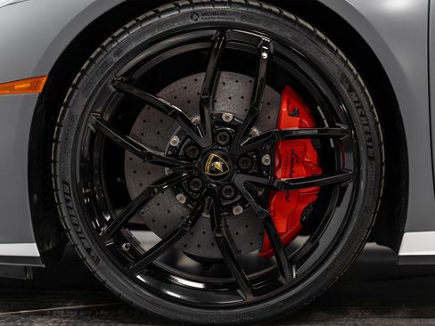 Used 2017 Lamborghini Huracan LP 610-4 Avio image 35