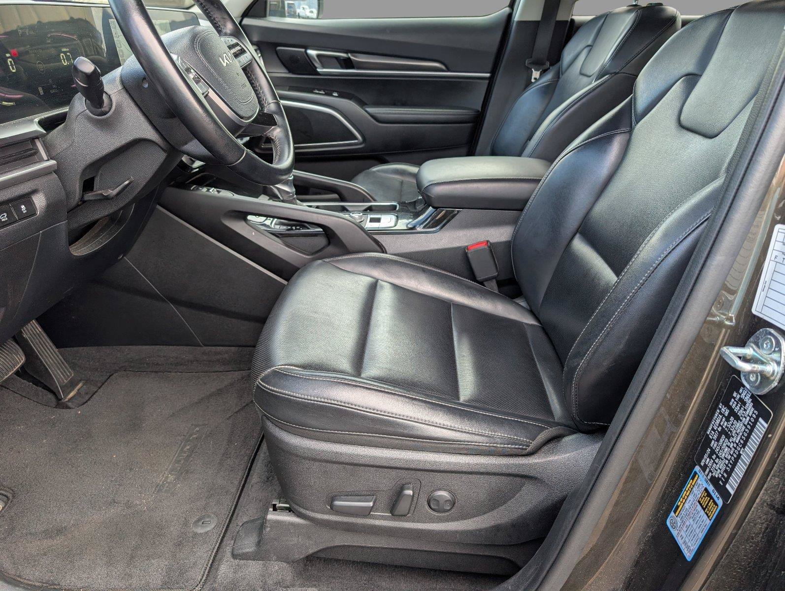 Used 2025 Kia Telluride S AWD/4WD image 3