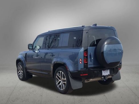 Used 2025 Land Rover Defender 110 X-Dynamic SE AWD/4WD image 4