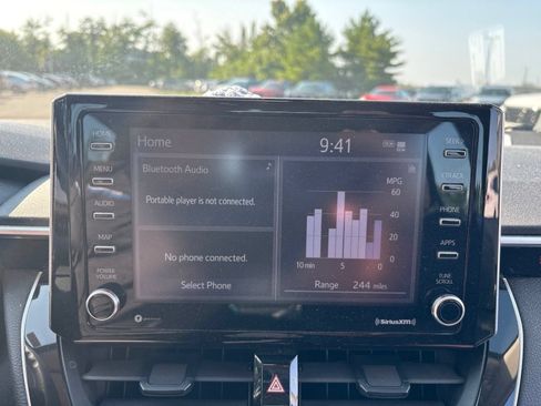 Used 2021 Toyota Corolla LE FWD image 3