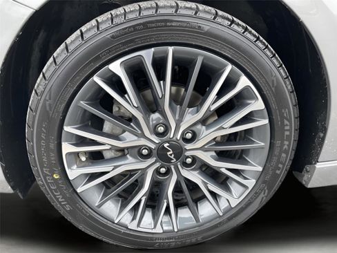 Used 2024 Kia Forte GT-Line w/ GT-Line Premium Package image 11