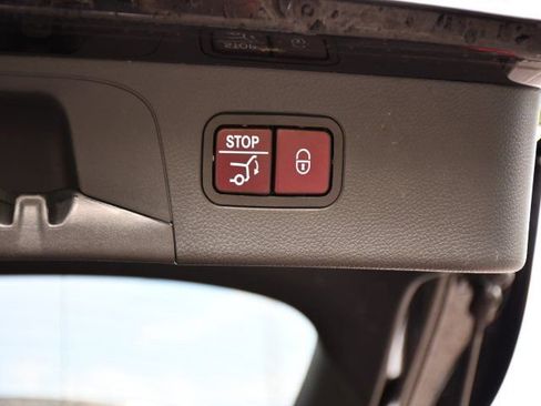 Used 2019 Mercedes-Benz GLC 300 4MATIC image 27