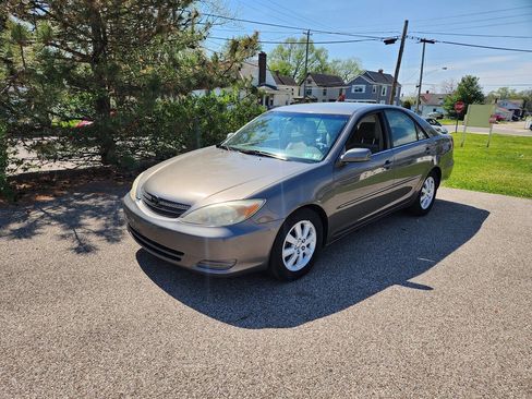 Used 2002 Toyota Camry XLE image 3