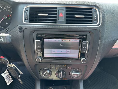 Used 2013 Volkswagen Jetta SE FWD image 13