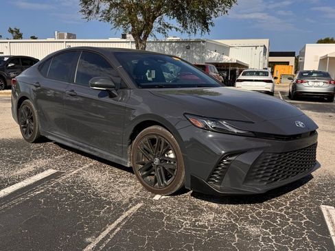 Used 2025 Toyota Camry SE w/ Convenience Package FWD image 7