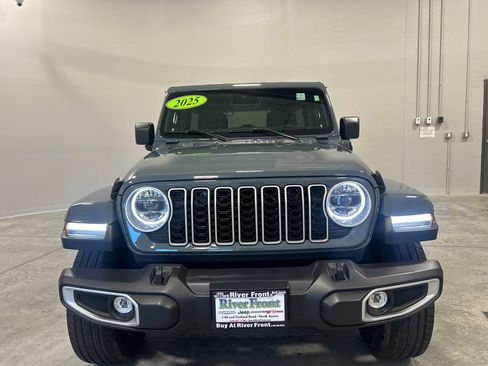 Certified 2025 Jeep Wrangler Unlimited Sahara AWD/4WD image 3