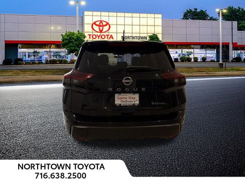 Used 2024 Nissan Rogue SV AWD/4WD image 35