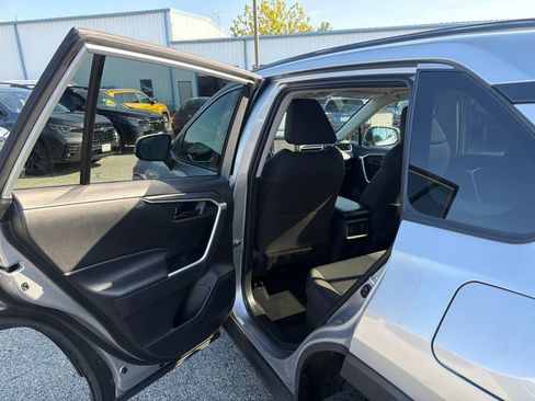Used 2025 Toyota RAV4 LE AWD/4WD image 10