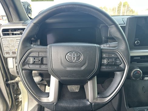 Used 2024 Toyota Tacoma TRD Off-Road image 17
