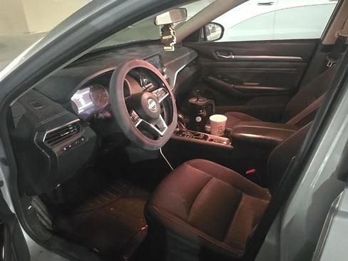 Used 2022 Nissan Altima 2.5 SV w/ SV Premium Package image 9